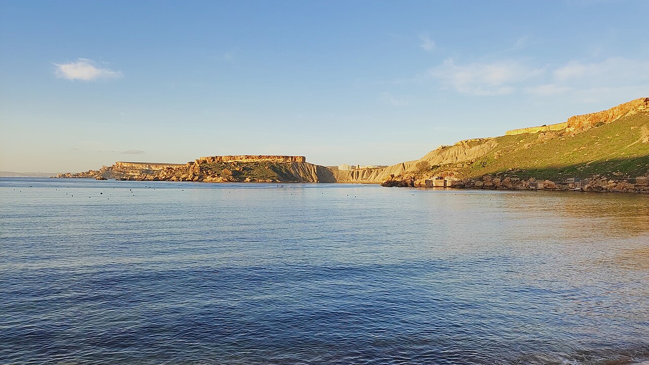 Gnejna Bay