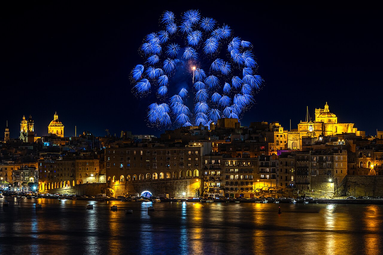 Fuegos artificiales sobre el Gran Puerto de Malta